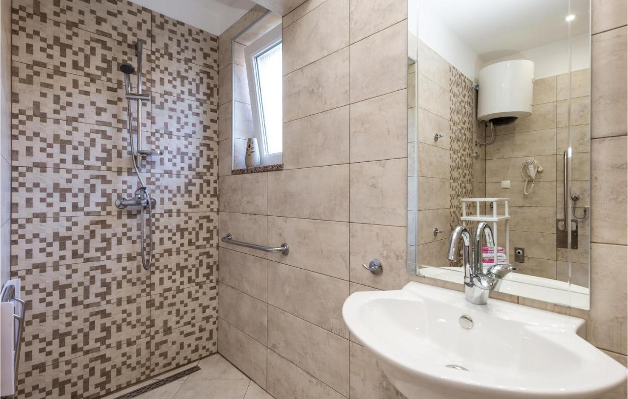 Nice Apartment In Rukavac With Kitchen Exteriér fotografie